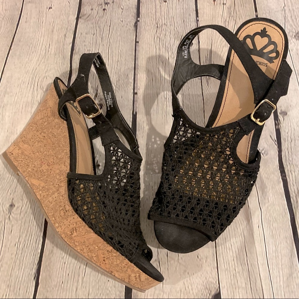 Fergalicious by Fergie, black wedge sandals, size 9.5, KOREENE, womens 9 1/2